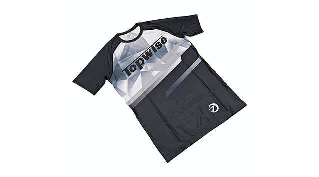 Black and White MMA Rashguard：The Lifespan Impact of Regular Training and Fights